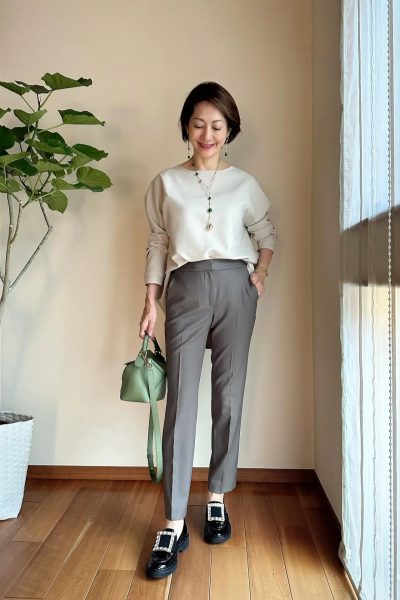 【エクラ 華組　岡部みわこさん】COGTHEBIGSMOKE×eclat 、エクラ別注：オート色の万能ストレッチブラウス
