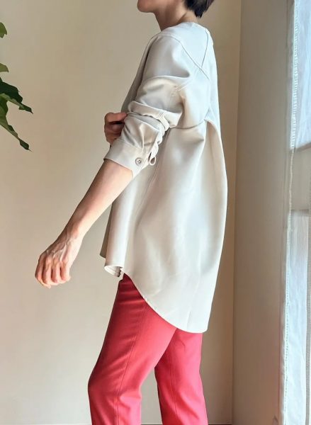 【エクラ 華組　岡部みわこさん】COGTHEBIGSMOKE×eclat 、エクラ別注：オート色の万能ストレッチブラウス