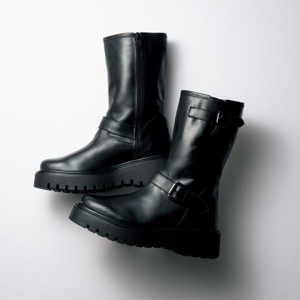 50代の秋冬スタイルに効く！旬ブーツ図鑑 éclat2025年11月号特集