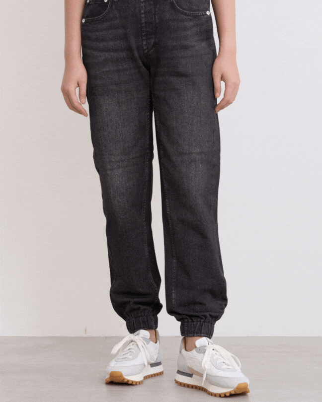 【50代スニーカー】なぜ人気？大人の服好きが選ぶ〈ノヴェスタ〉全モデル解説＆コーデ術