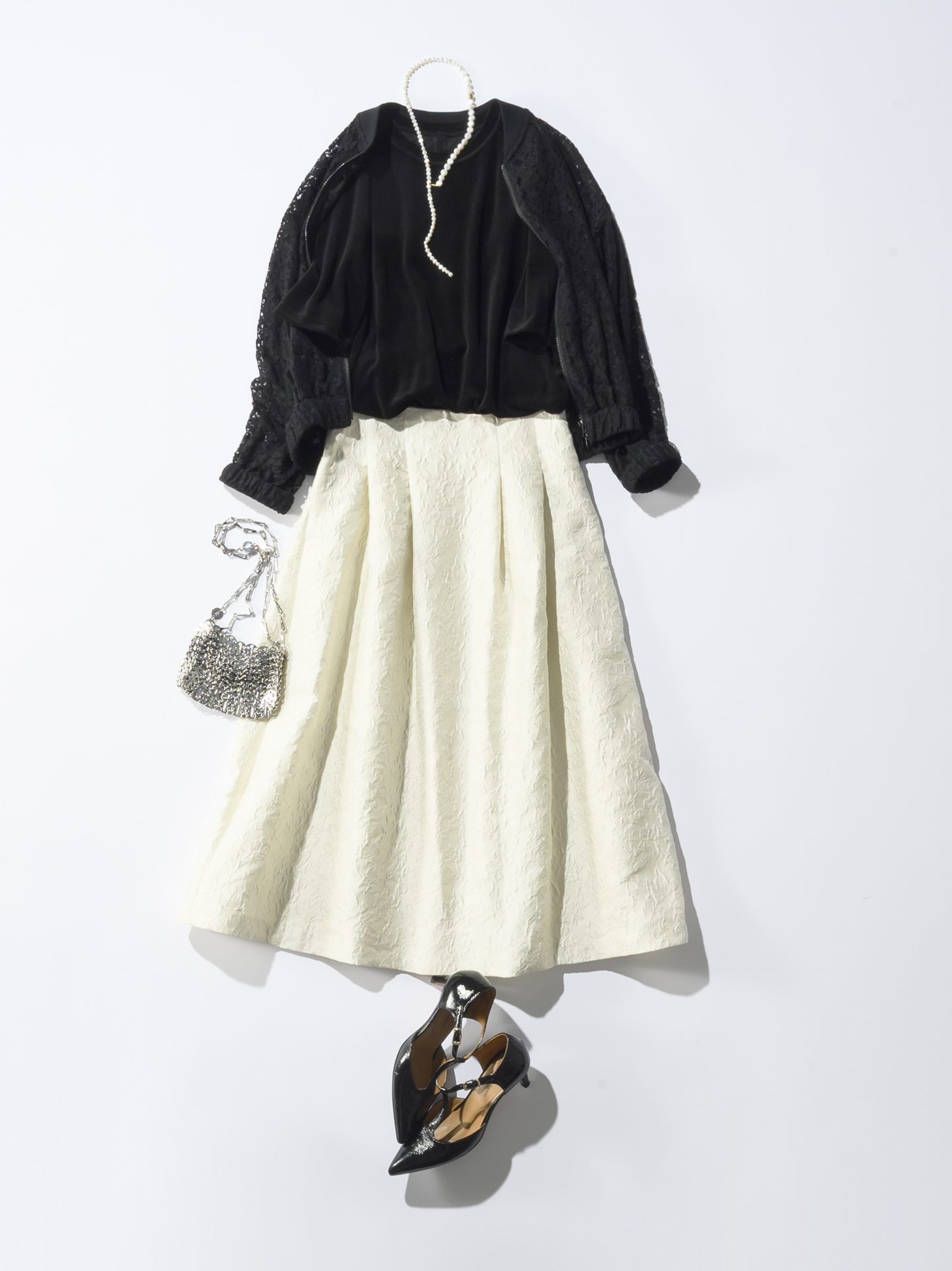 【ジャガードスカート】モノトーンで魅せる優雅な華やぎ