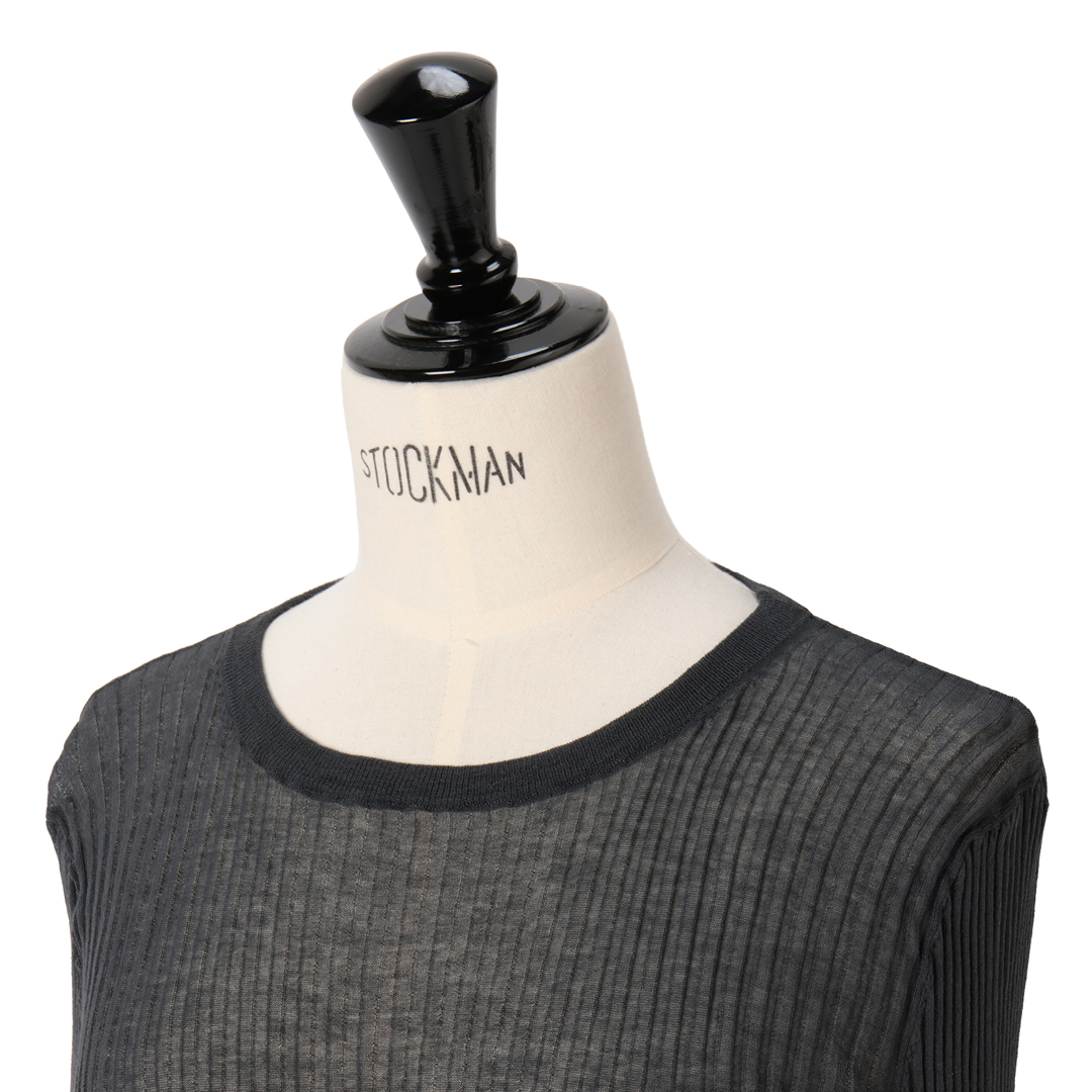 エムセブンデイズの【東原妙子さんコラボ】クルーネックシアーリブニットサブカット