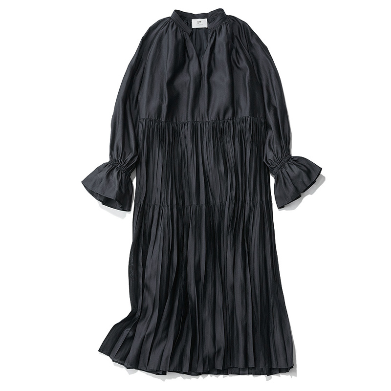 まず買うべきはワンピース、スポーティアイテム、軽アウター！