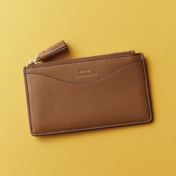 「ANYA HINDMARCH」の小型パースが機能的で可愛い！　Marisol11月号2025年特集