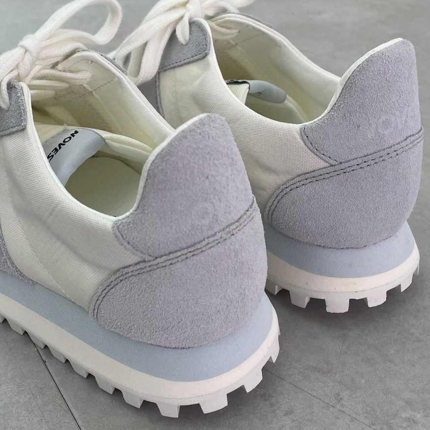 【50代スニーカー】なぜ人気？大人の服好きが選ぶ〈ノヴェスタ〉全モデル解説＆コーデ術