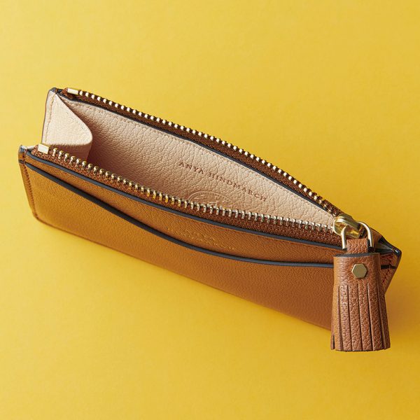 「ANYA HINDMARCH」の小型パースが機能的で可愛い！　Marisol11月号2025年特集