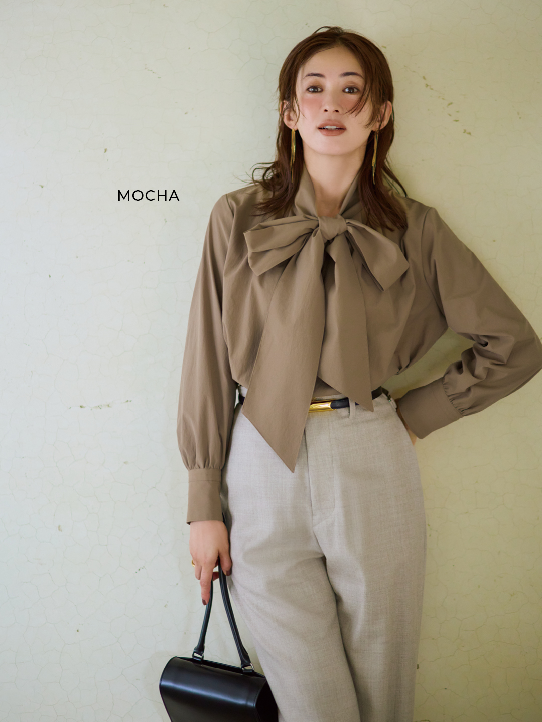 エムセブンデイズのボウタイブラウスコーデ