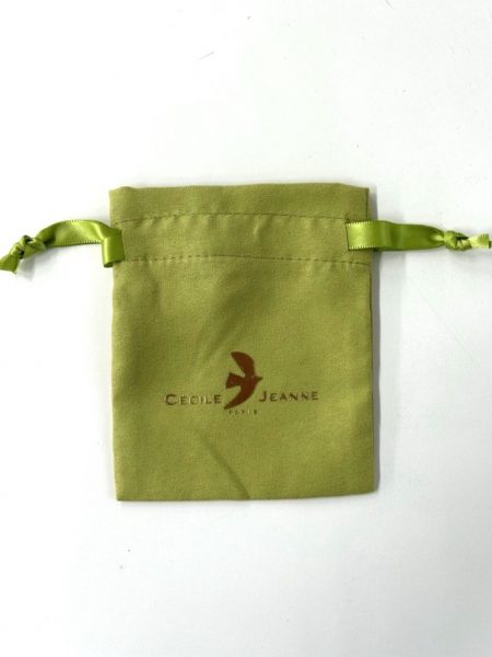 50代のお顔を明るく瑞々しく見せてくれる存在感あるイヤリング・フランス語で「光」を意味する「セシル・エ・ジャンヌ・ルミエール」 