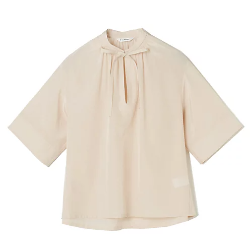 E by eclatバンドカラー細ボウタイブラウス￥16,500