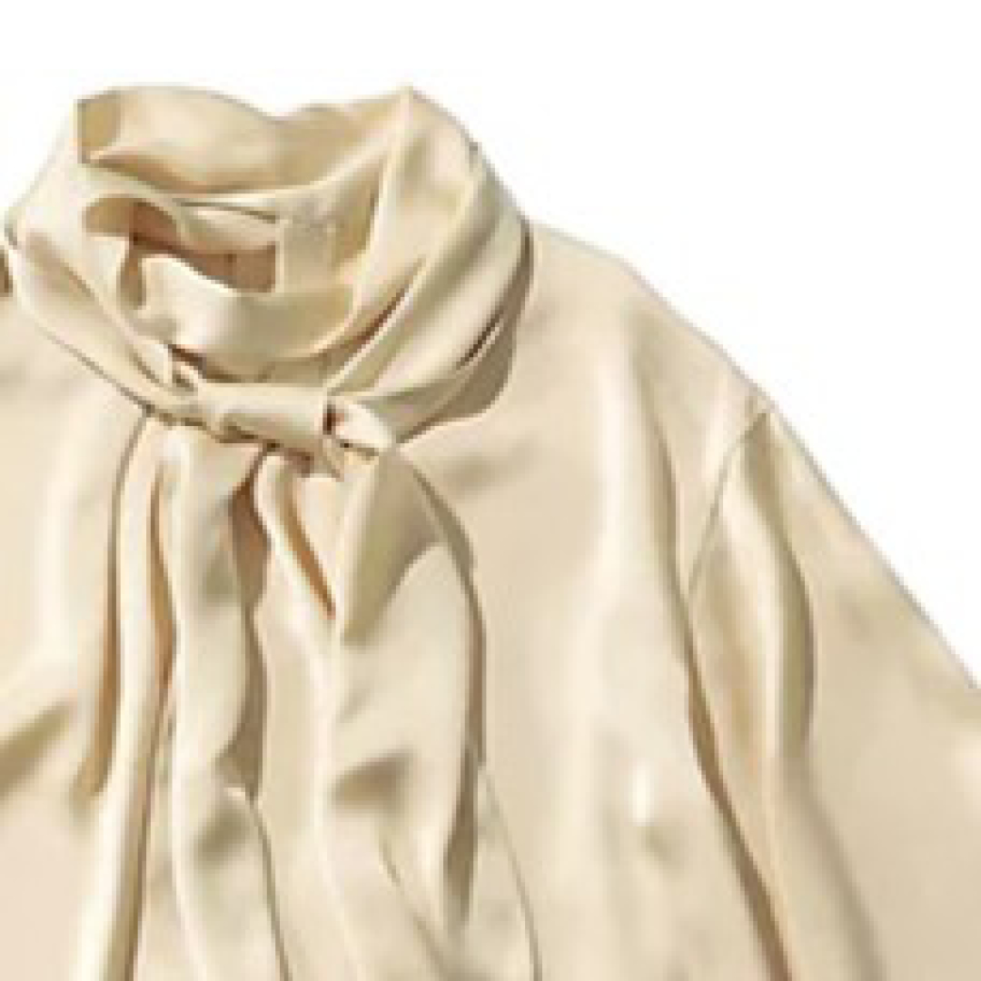 エムセブンデイズの2WAY艶ボウタイブラウスコーデFabric feel