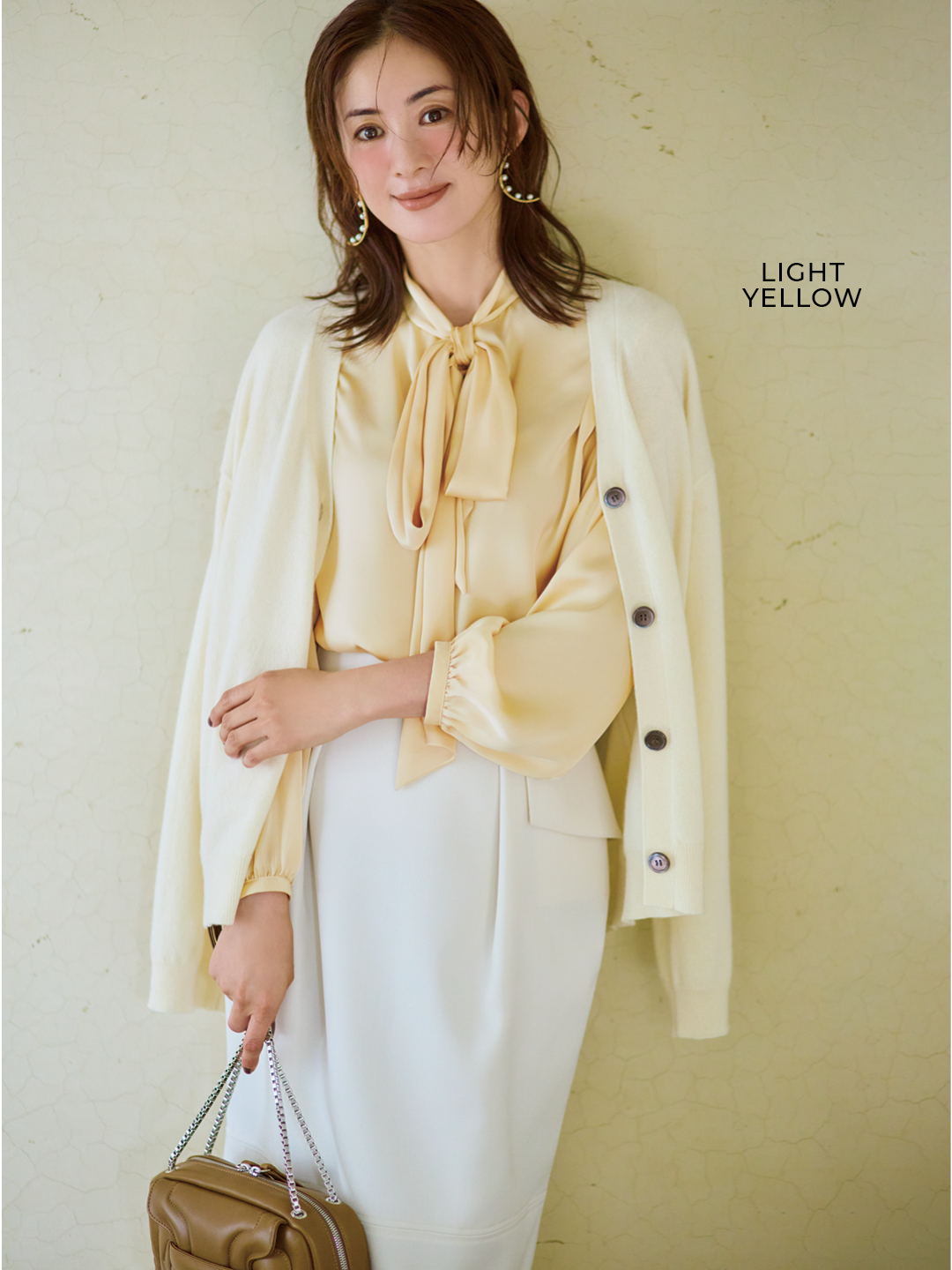 エムセブンデイズの2WAY艶ボウタイブラウスコーデ