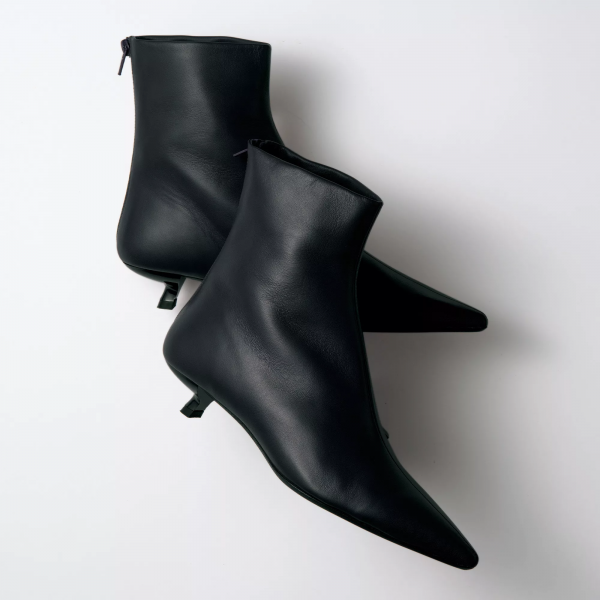 50代の秋冬スタイルに効く！旬ブーツ図鑑 éclat2025年11月号特集