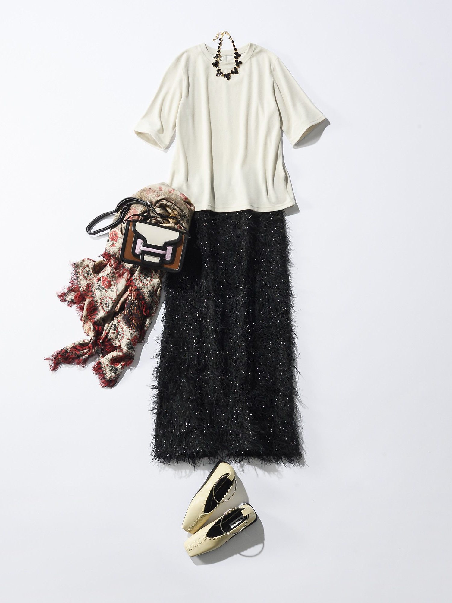 PROTAGONISTA×eclat
【別注】ベロアTシャツ
ホワイト　フリンジロングスカートコーディネート