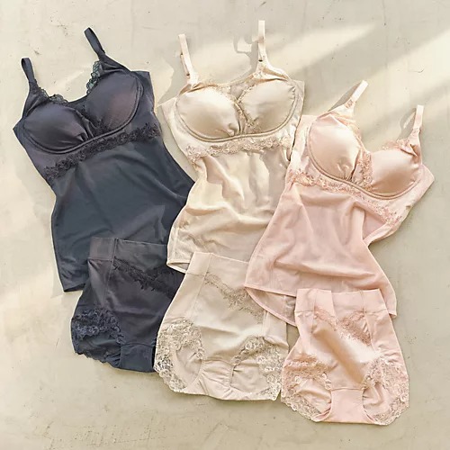 BRADELIS New York peace
【販路限定】アクセントレース・ハートフルカップブラキャミ【接触冷感・吸汗速乾】
￥5,500