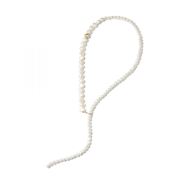 【50代の秋コーデ】1着で上品見え！この秋マストバイな「ベロアトップス」コーデ術