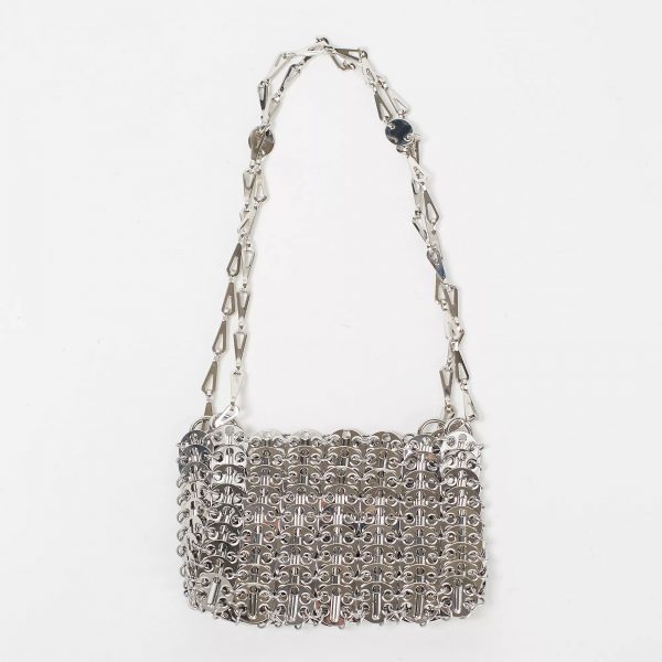 【50代の秋コーデ】1着で上品見え！この秋マストバイな「ベロアトップス」コーデ術