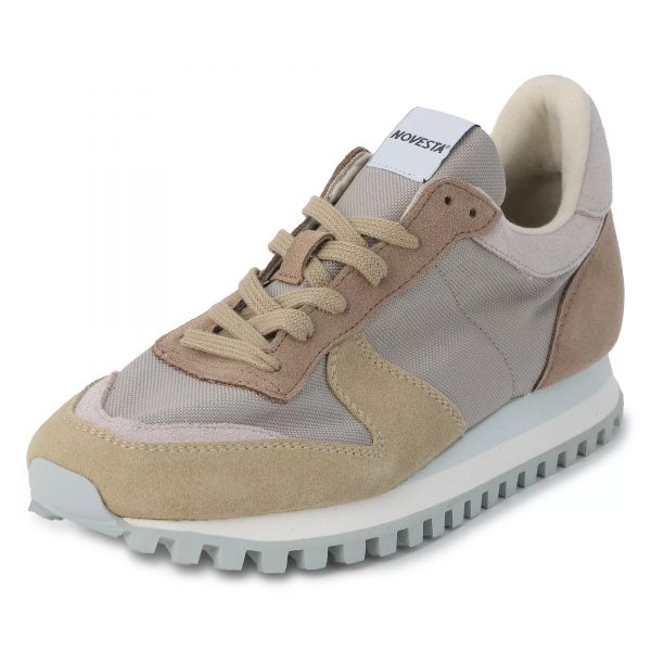 【50代スニーカー】なぜ人気？大人の服好きが選ぶ〈ノヴェスタ〉全モデル解説＆コーデ術