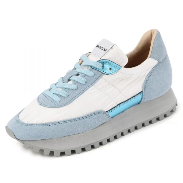 【50代スニーカー】なぜ人気？大人の服好きが選ぶ〈ノヴェスタ〉全モデル解説＆コーデ術