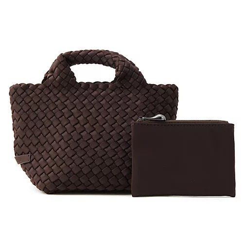 【50代の秋コーデ】1着で上品見え！この秋マストバイな「ベロアトップス」コーデ術