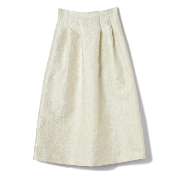 【50代の秋コーデ】1着で上品見え！この秋マストバイな「ベロアトップス」コーデ術