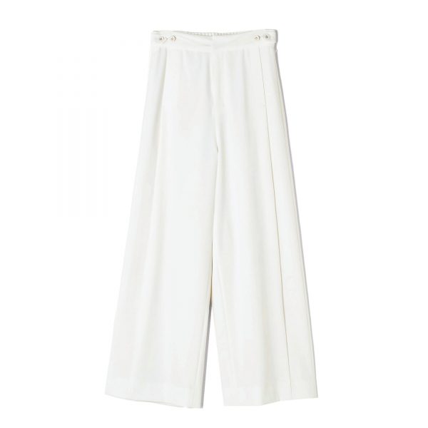 【50代スニーカー】なぜ人気？大人の服好きが選ぶ〈ノヴェスタ〉全モデル解説＆コーデ術