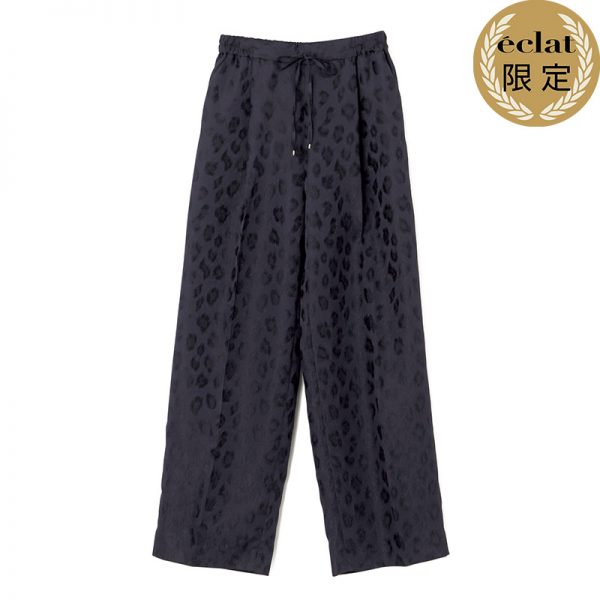 【50代 ファッション】「美シルエット」で映える、50代の日常着 éclat2025年12月号特集