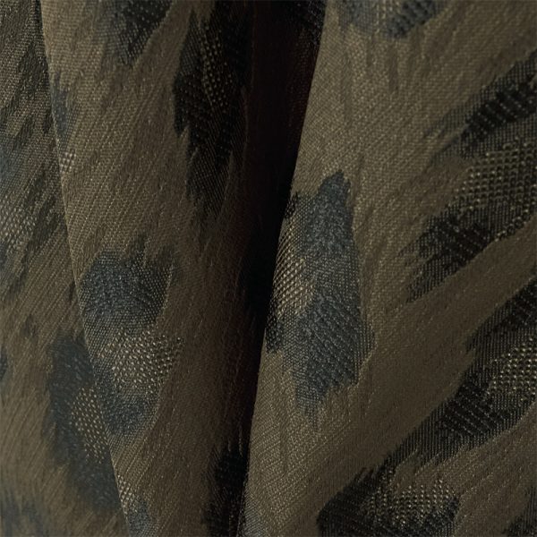 【50代 ファッション】「美シルエット」で映える、50代の日常着 éclat2025年12月号特集