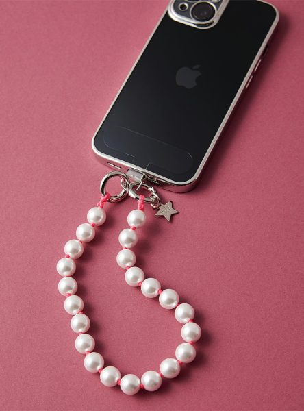\完売カラーが再入荷!!/「CADEAUX PLUS」のパールスマホストラップに注目! Marisol12月号2025年特集