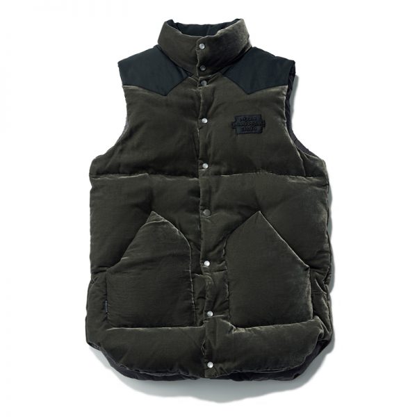 【50代 ファッション】気温10度に最適!大人の冬支度に｜華リュクスなアウター＆バッグ【HERNO・WOOLRICH】 éclat2025年12月号特集