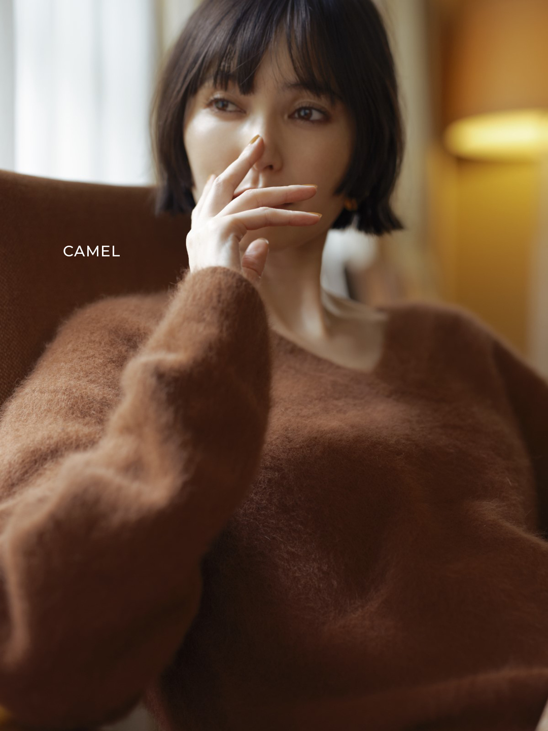 エムセブンデイズの【辻 直子さんコラボ】フォックスカシミアVネックニットコーデ4