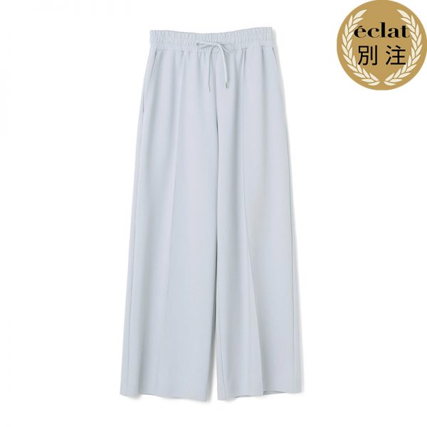 「ADORE」20周年を祝うニュアンスカラーの洗練服 éclat2025年12月号特集