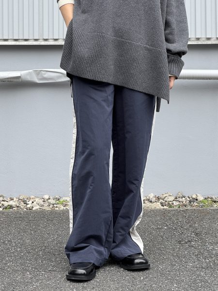 Shinzone
BI COLOR TRACK PANTS
￥27,500