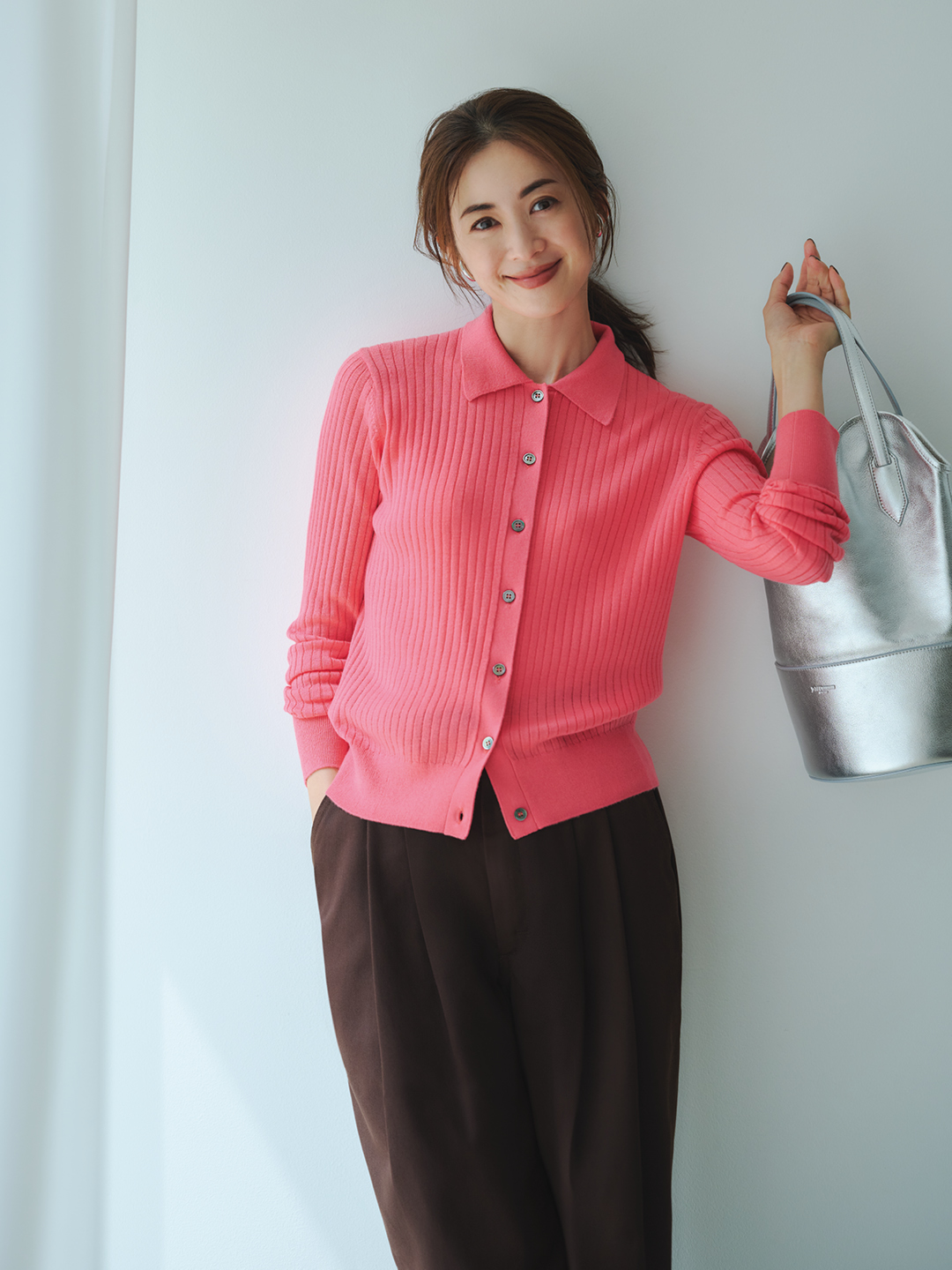 エムセブンデイズの襟つきリブニットコーデ