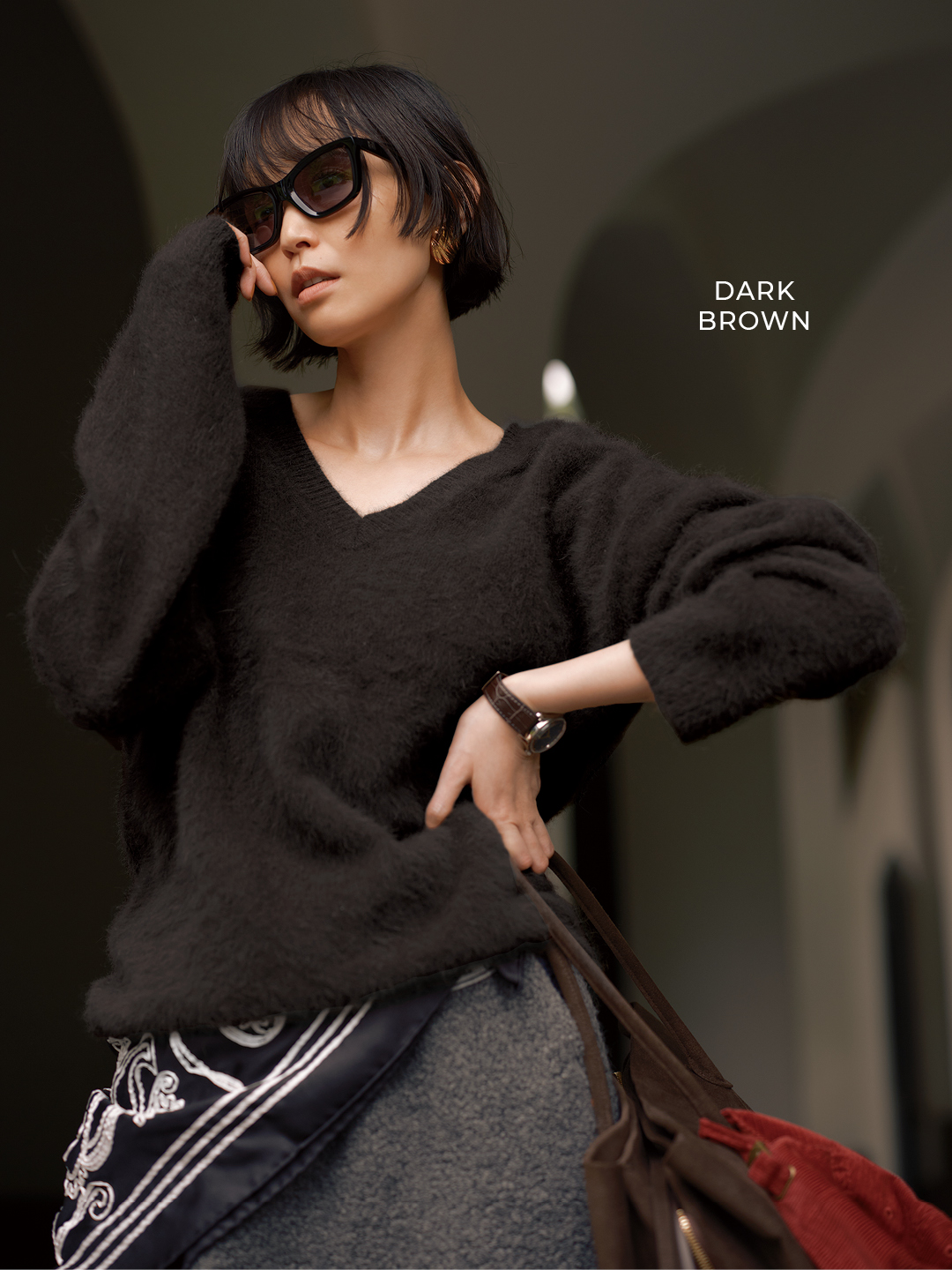 エムセブンデイズの【辻 直子さんコラボ】フォックスカシミアVネックニットコーデ5