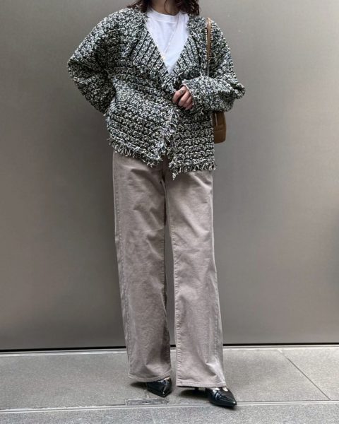 【50代パンツ】履くだけで旬の着こなしに。【レッドカード トーキョー】の「きれいめコーデュロイパンツ」