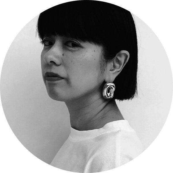 【50代 ファッション】軽さと暖かさを両立！真冬まで使えるアウターコーデ5選