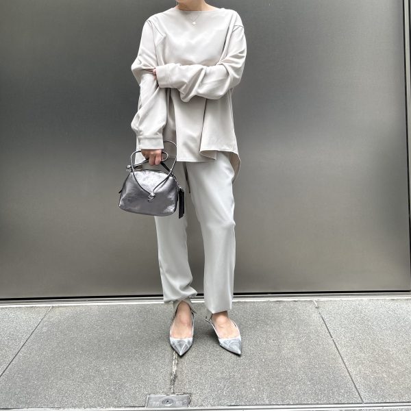 COGTHEBIGSMOKE×eclat
コグ ザ ビッグスモーク×エクラ
ストレッチブラウス
￥28,600（税込）
カラー：（別注）オート、ブラック