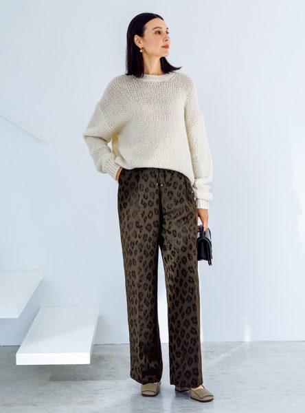 【50代 ファッション】「美シルエット」で映える、50代の日常着 éclat2025年12月号特集