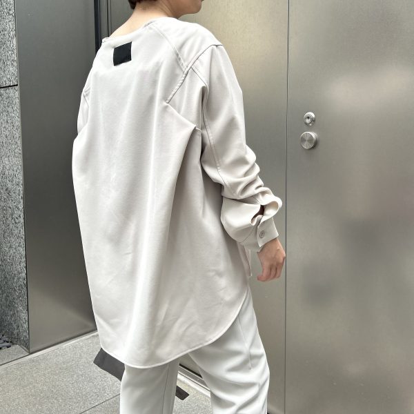 COGTHEBIGSMOKE×eclat
コグ ザ ビッグスモーク×エクラ
ストレッチブラウス
￥28,600（税込）
カラー：（別注）オート、ブラック