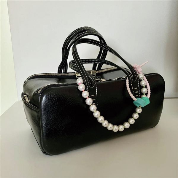 \完売カラーが再入荷!!/「CADEAUX PLUS」のパールスマホストラップに注目! Marisol12月号2025年特集