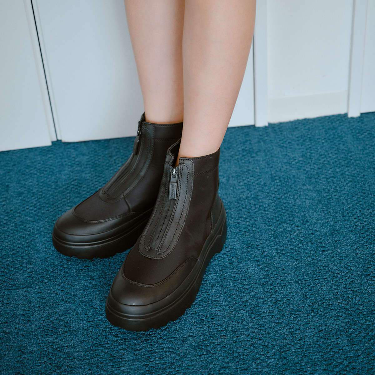 HUNTEREXPLORER ANKLE ZIP FLATFORM BOOT