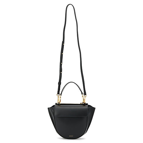 一枚で垢抜ける！秋の「シャツワンピース」着こなしアイデア4選【40代ファッション】