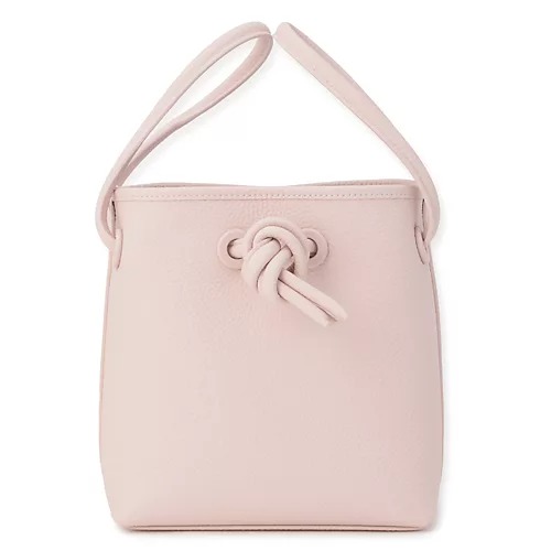 軽くてあったか♡「映えアウター」を手に入れる