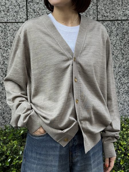 UMEDA
16GG V NECK CARDIGAN
￥39,600