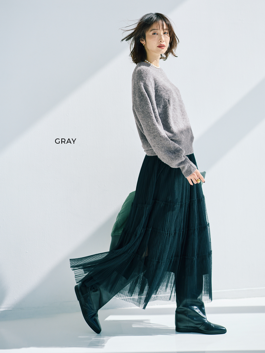 エムセブンデイズの【M7days】モヘア混ふわ軽コンパクトニットコーデ2