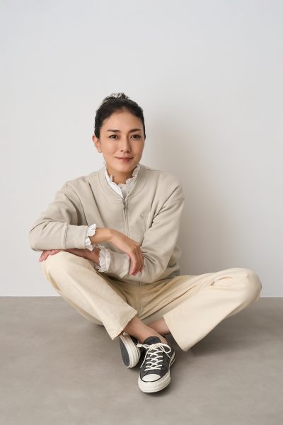 ＼SINME10周年コラボ企画登場！／板谷由夏さん×石田ゆり子さんコラボブラウスのHPS別注カラー他、大好評CONVERSEコラボスニーカーも！