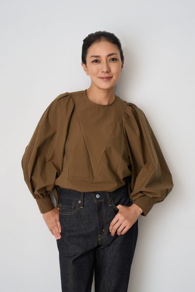 ＼SINME10周年コラボ企画登場！／板谷由夏さん×石田ゆり子さんコラボブラウスのHPS別注カラー他、大好評CONVERSEコラボスニーカーも！