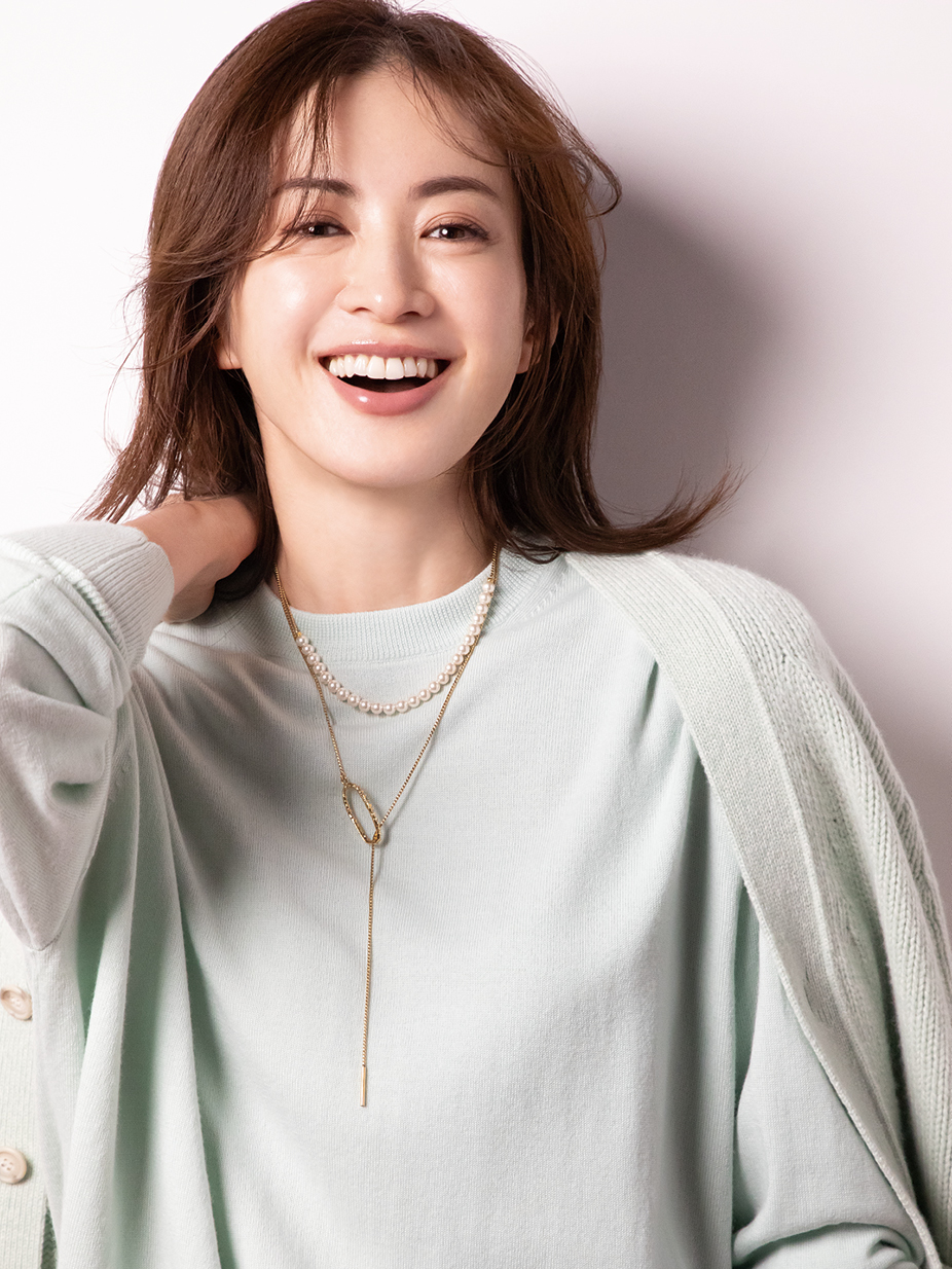 アデル ビジューのCUTSTEEL sparkle pearl ralietコーデ