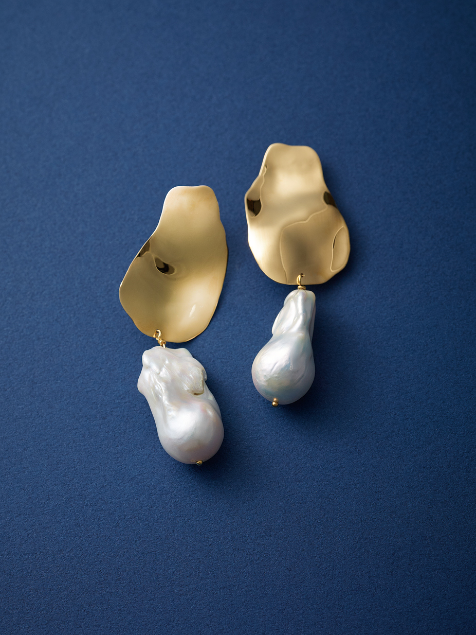 マージのBaroque pearl drop earrings