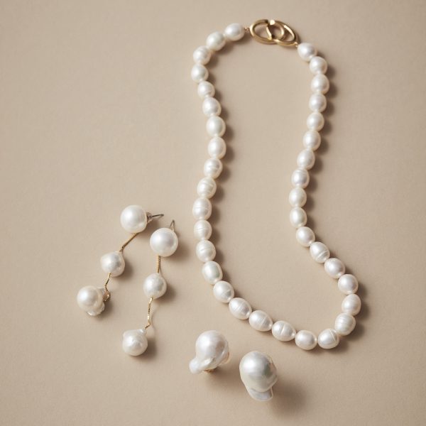 JU QUATRE（ジューカトル）のパールアクセサリーでシンプルを上品に。